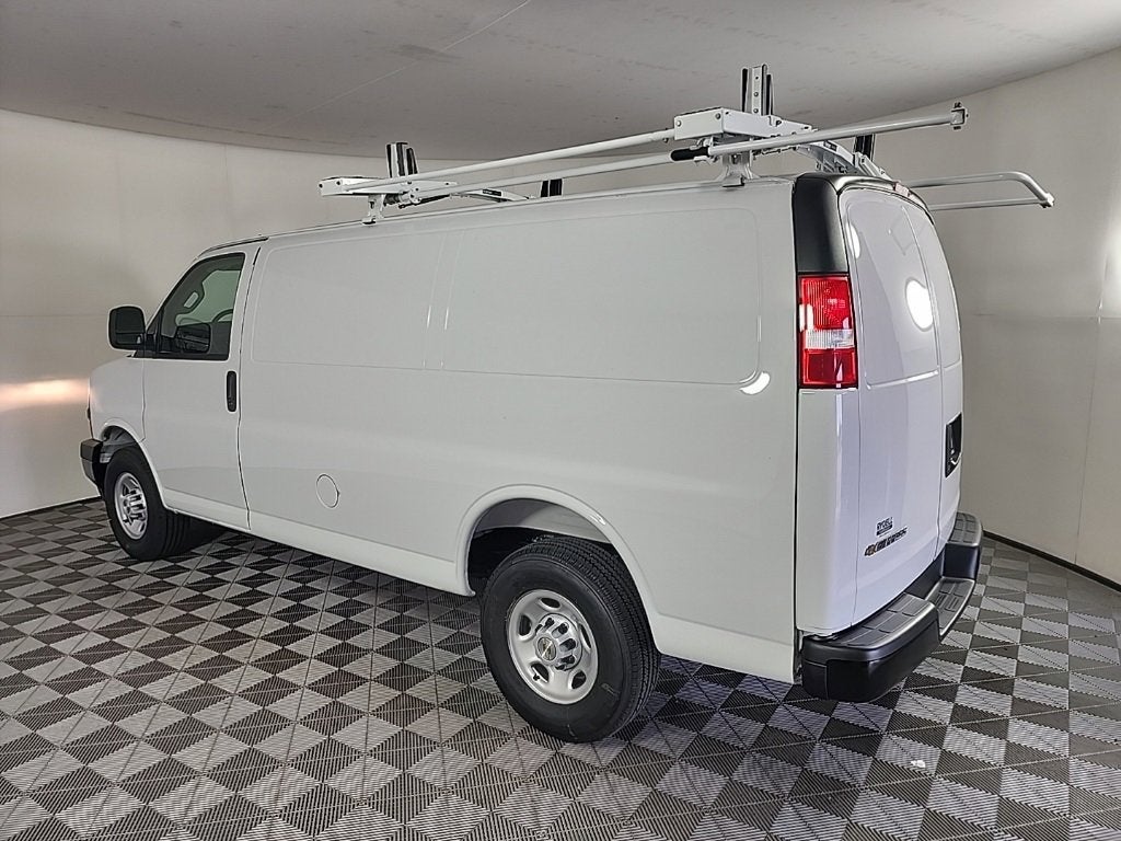 2025 Chevrolet Express Cargo 3500 WT