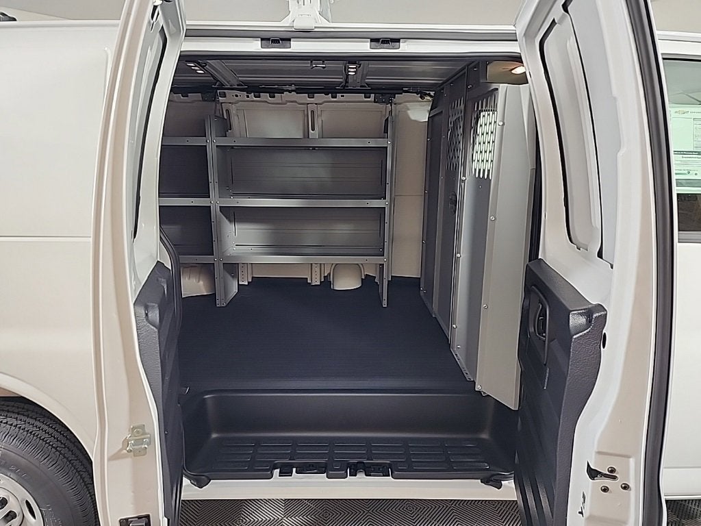 2025 Chevrolet Express Cargo 3500 WT