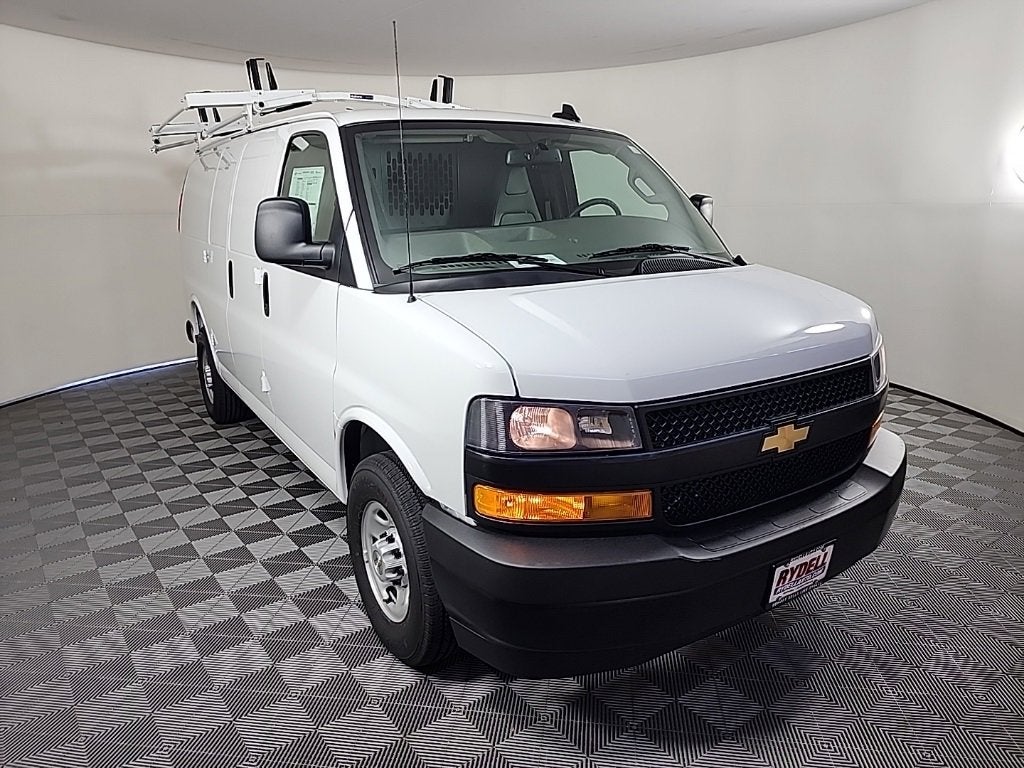 2025 Chevrolet Express Cargo 3500 WT
