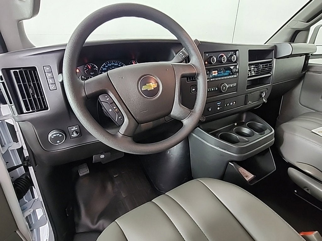 2025 Chevrolet Express Cargo 3500 WT