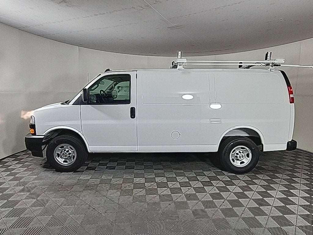 2025 Chevrolet Express Cargo 3500 WT