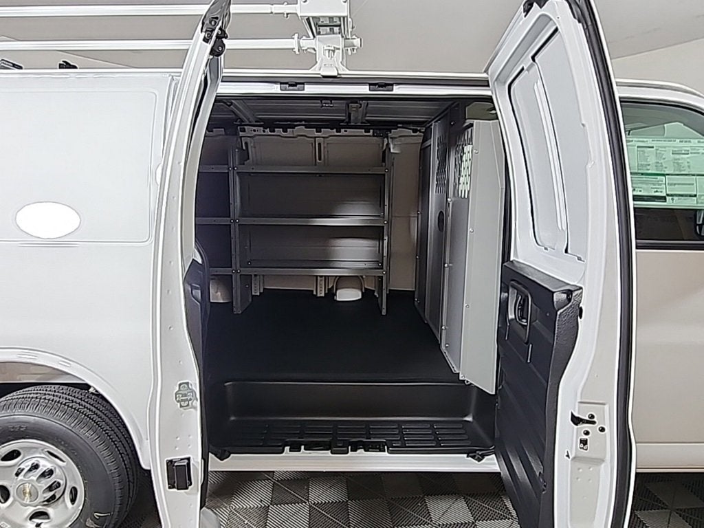 2025 Chevrolet Express Cargo 3500 WT