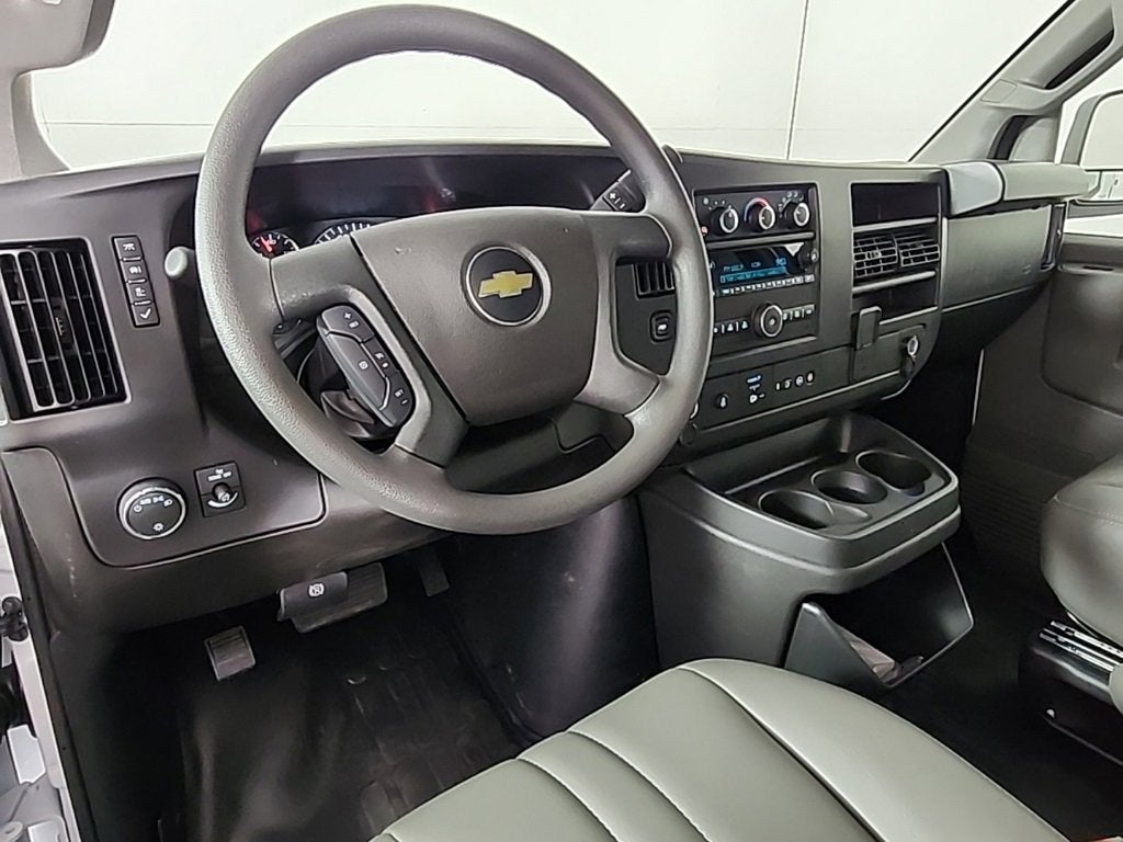 2025 Chevrolet Express Cargo 3500 WT