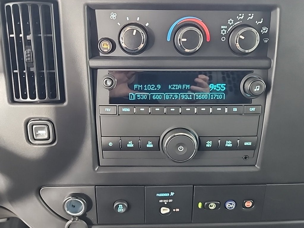 2025 Chevrolet Express Cargo 3500 WT