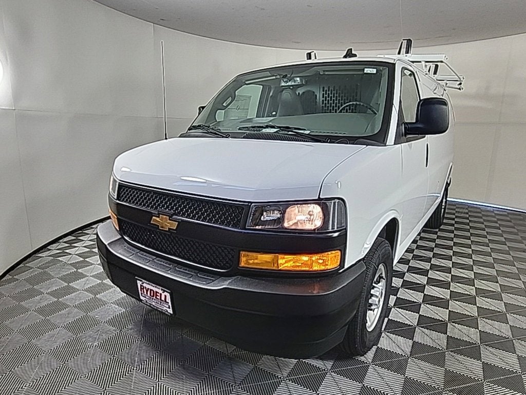 2025 Chevrolet Express Cargo 3500 WT