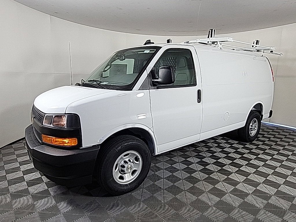 2025 Chevrolet Express Cargo 3500 WT