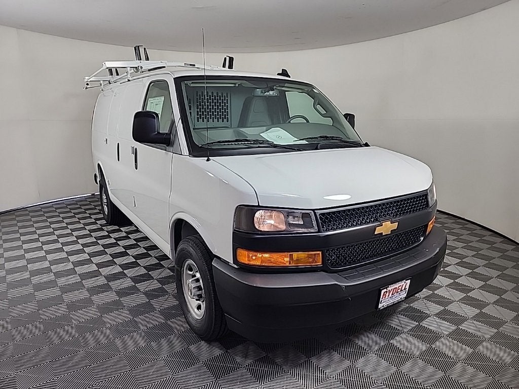 2025 Chevrolet Express Cargo 3500 WT