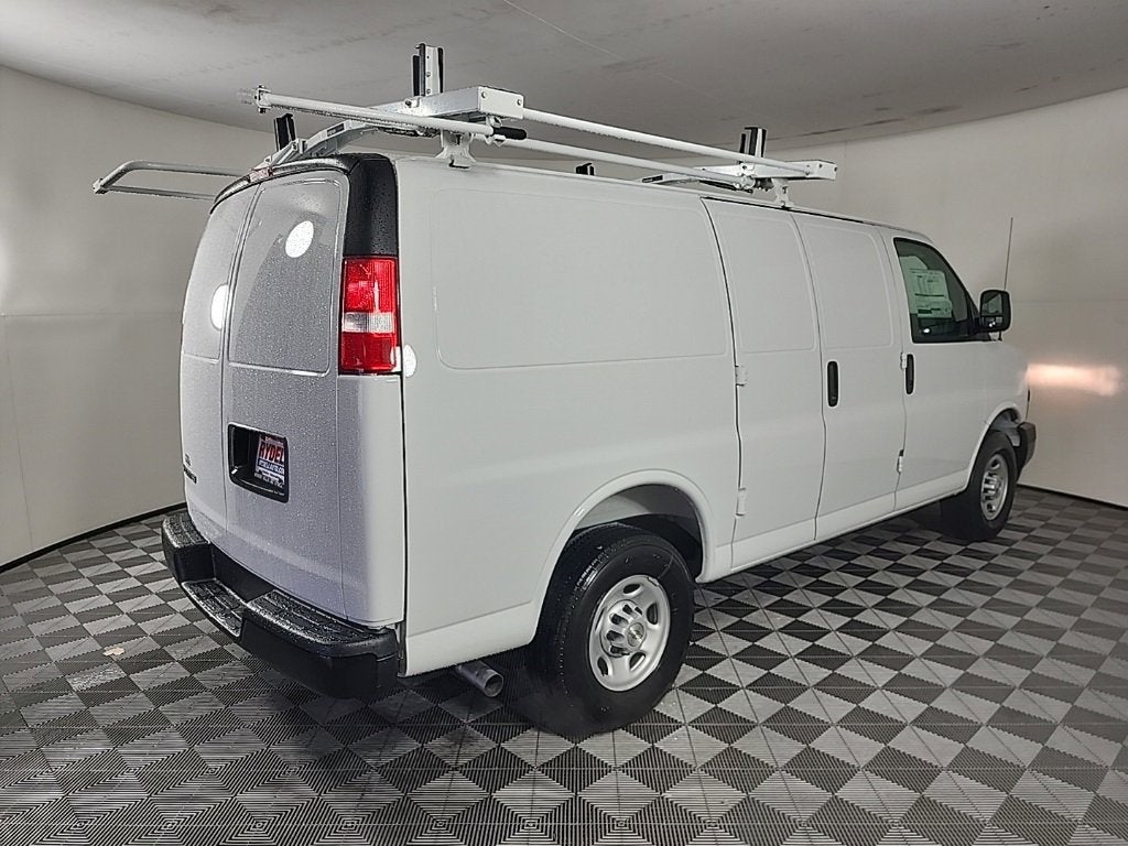 2025 Chevrolet Express Cargo 3500 WT