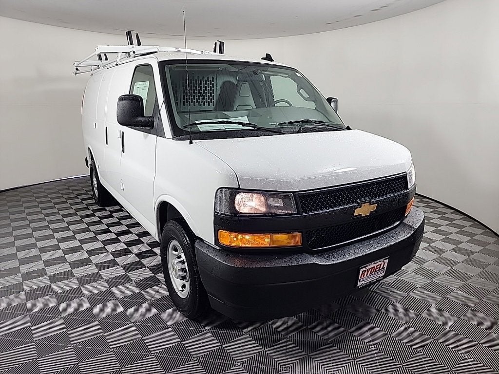 2025 Chevrolet Express Cargo 3500 WT