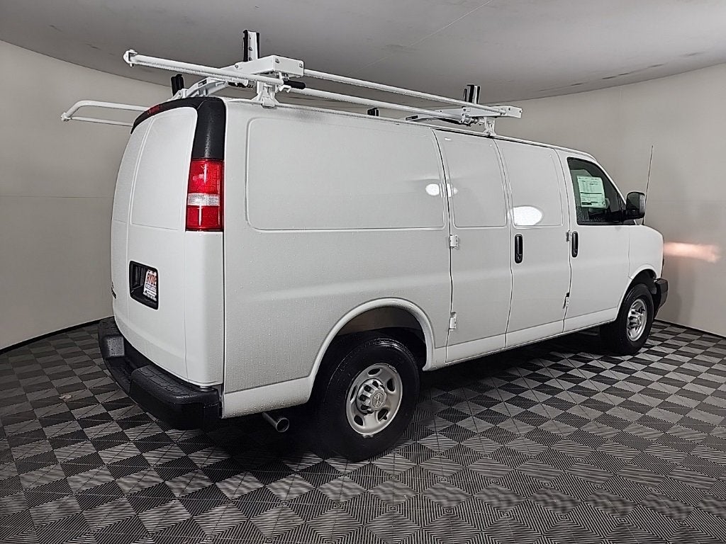 2025 Chevrolet Express Cargo 3500 WT