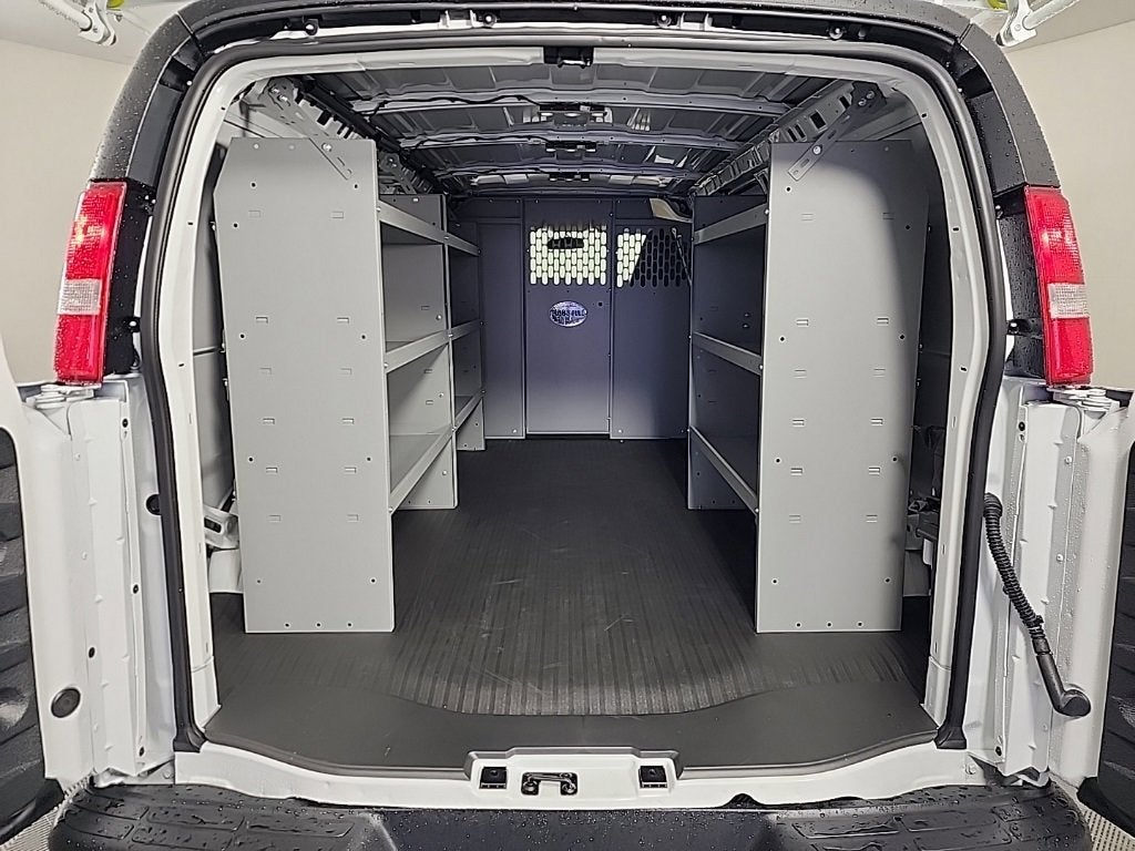 2025 Chevrolet Express Cargo 3500 WT