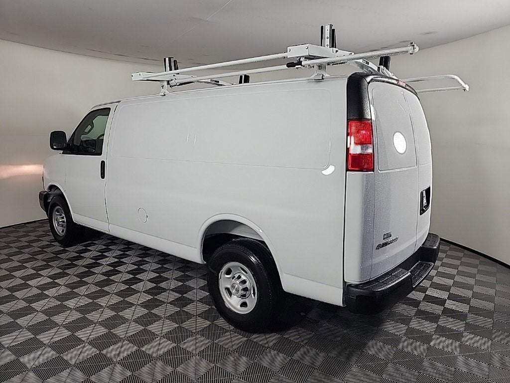 2025 Chevrolet Express Cargo 3500 WT
