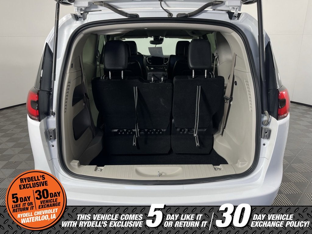 2022 Chrysler Pacifica Touring L