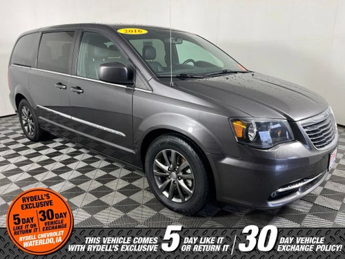 2016 Chrysler Town & Country S