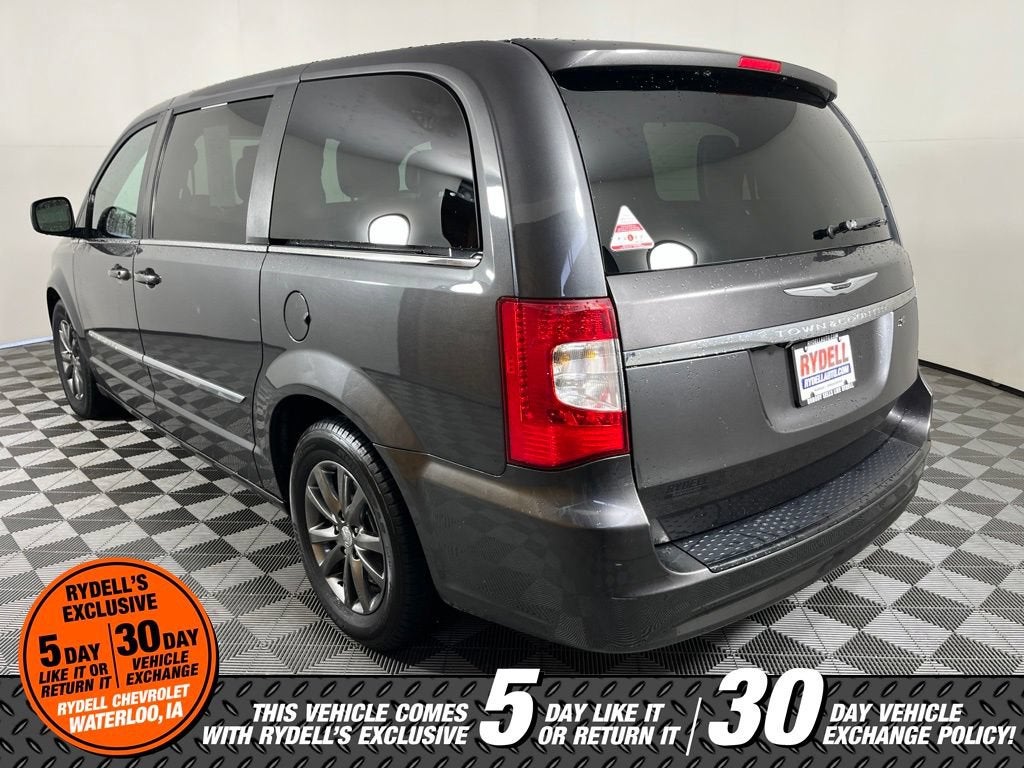 2016 Chrysler Town & Country S
