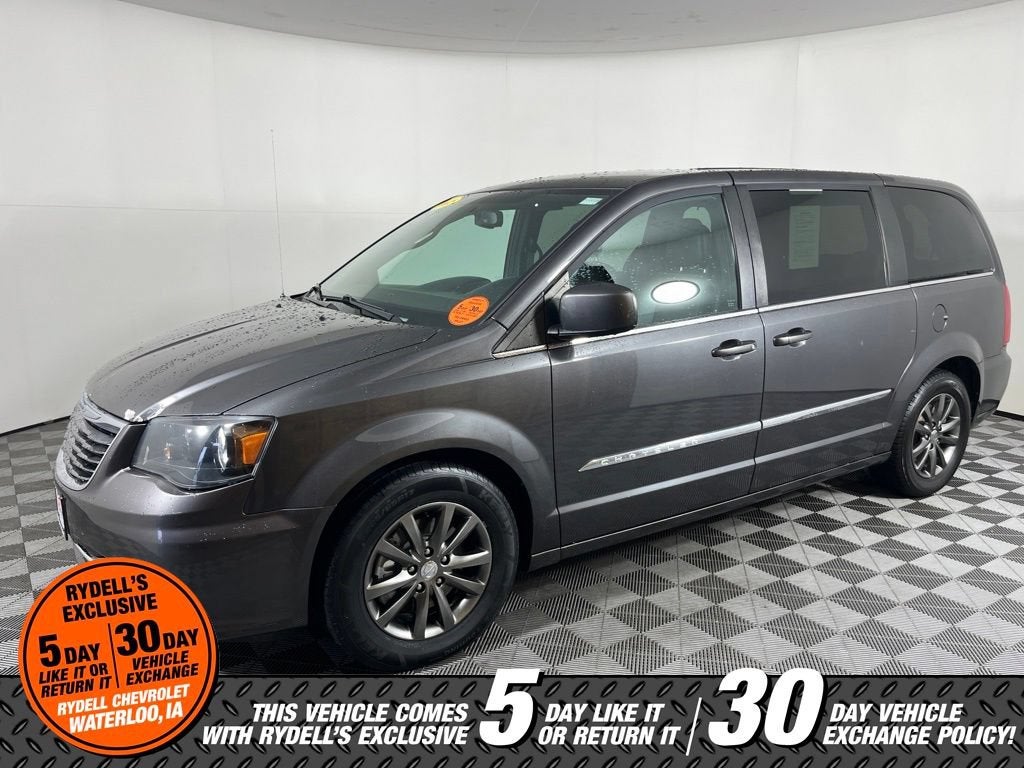 2016 Chrysler Town & Country S