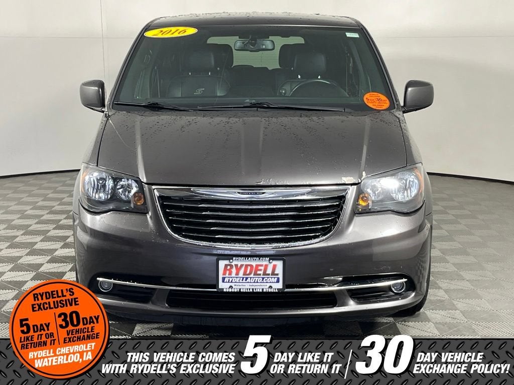2016 Chrysler Town & Country S