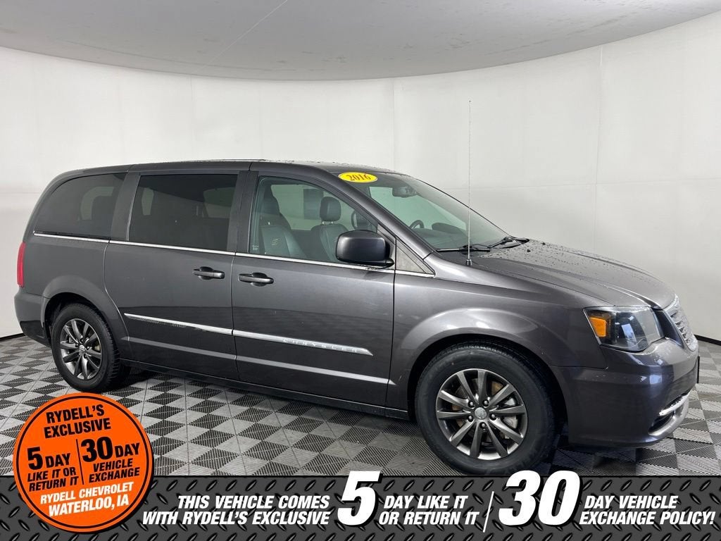 2016 Chrysler Town & Country S