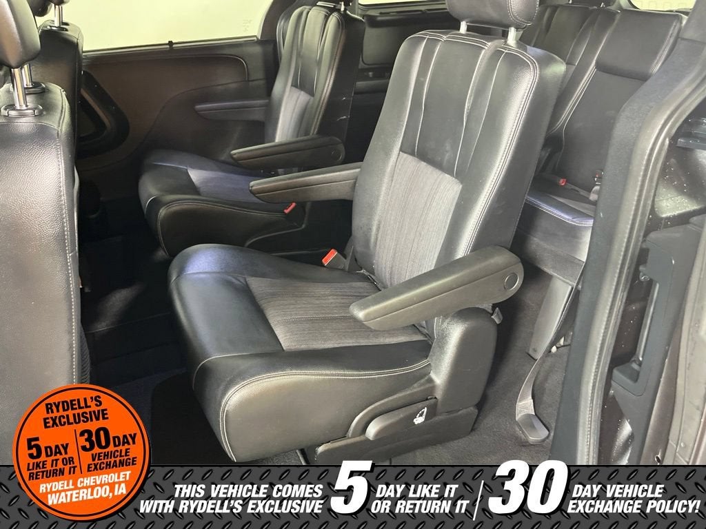 2016 Chrysler Town & Country S
