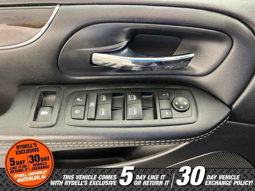 2016 Chrysler Town & Country S