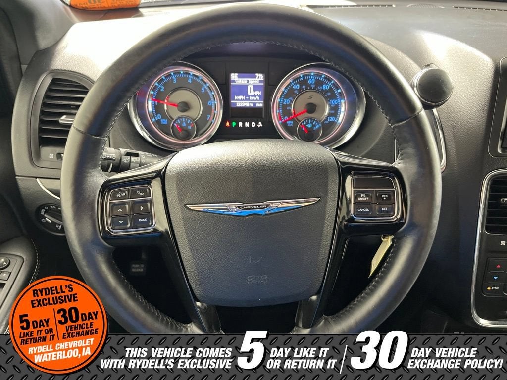 2016 Chrysler Town & Country S