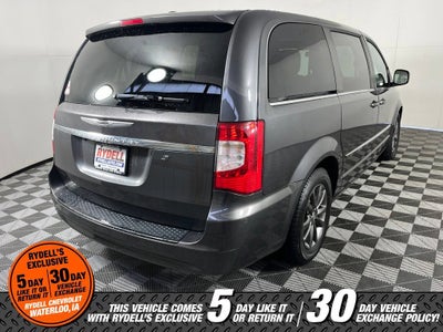 2016 Chrysler Town & Country S