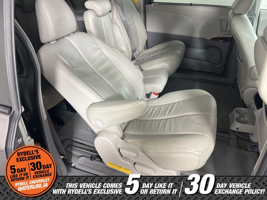 2014 Toyota Sienna XLE V6 8 Passenger