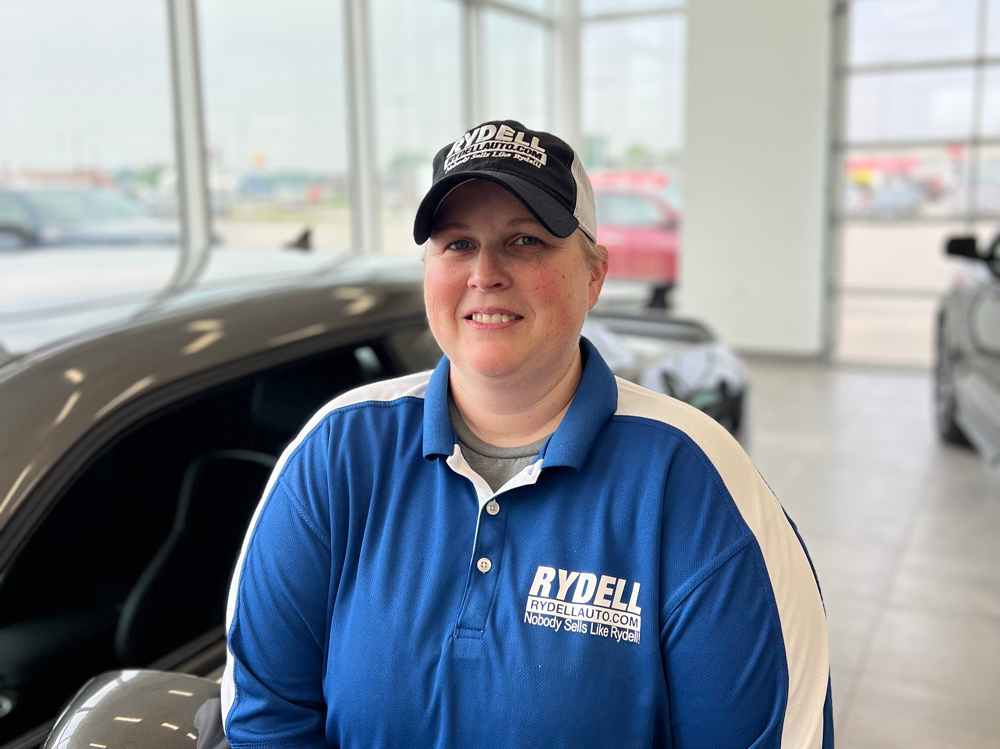 Nicole Siems at Rydell Auto in Waterloo IA